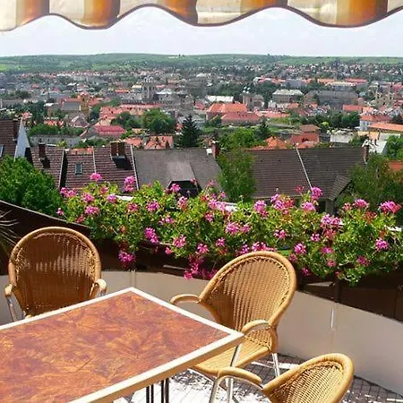 Apartmanhaz Zalanki Apartment *