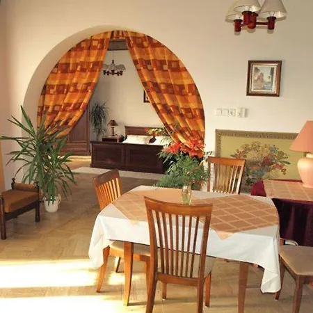Apartmanhaz Zalanki Apartment Eger