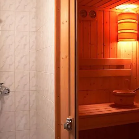Apartmanhaz Zalanki * Eger