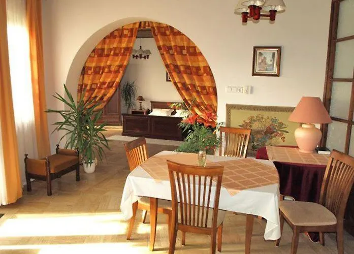 Apartmanhaz Zalanki Апартаменты Эгер