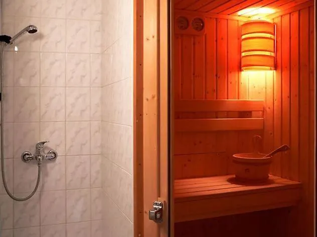 Apartmanhaz Zalanki * Эгер